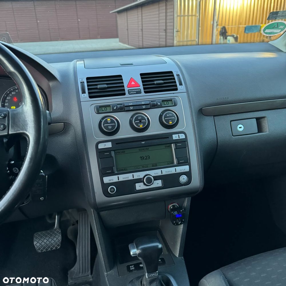 Volkswagen Touran 1.4 TSI Trendline DSG - 10