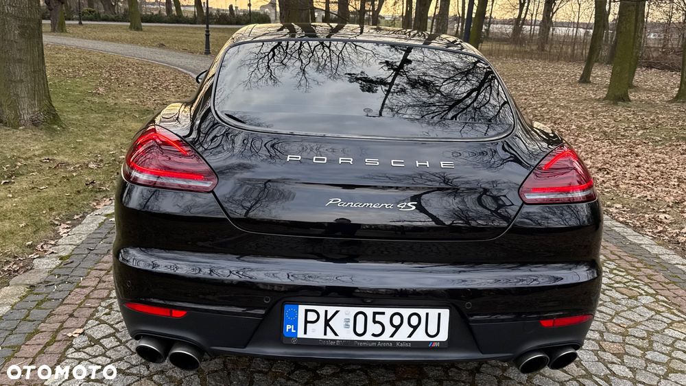 Porsche Panamera 4S - 29