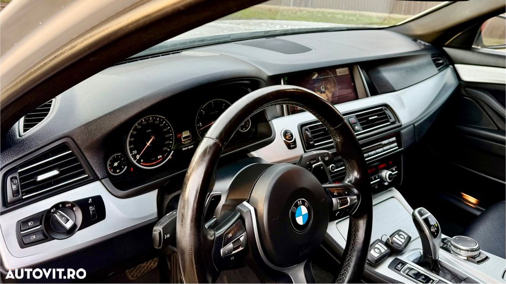 BMW Seria 5 530d xDrive Touring Sport-Aut. - 7
