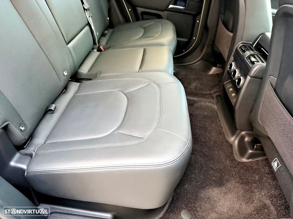 Land Rover Defender 2.0 P300e 110 AWD X-Dynamic HSE - 30