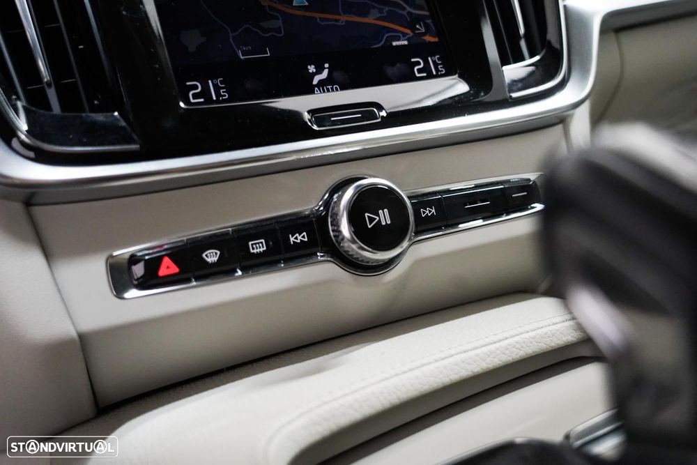 Volvo V90 2.0 D4 Momentum Geartronic - 12
