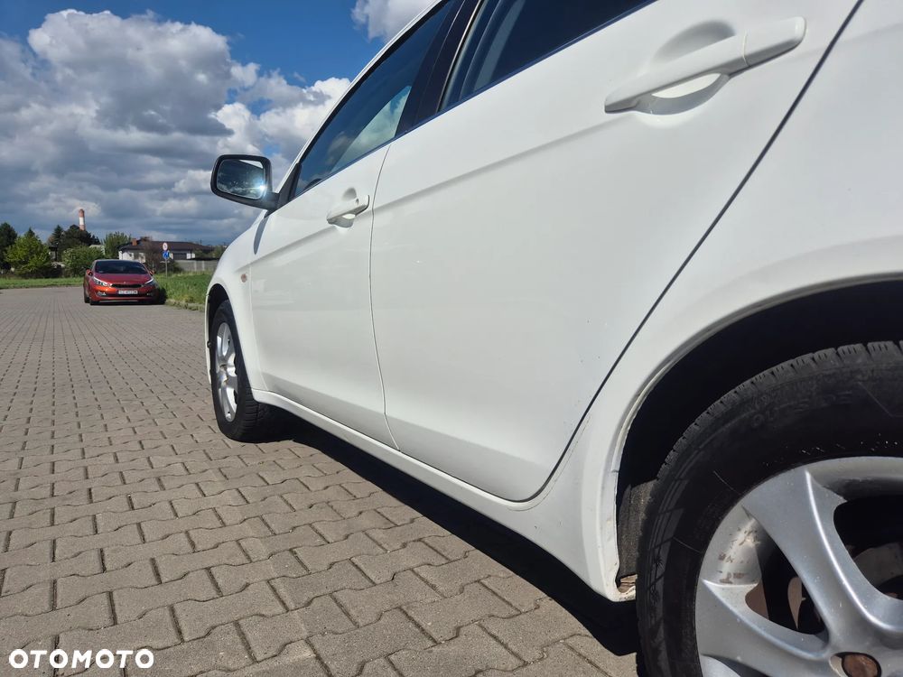 Mitsubishi Lancer 1.5 Invite - 11