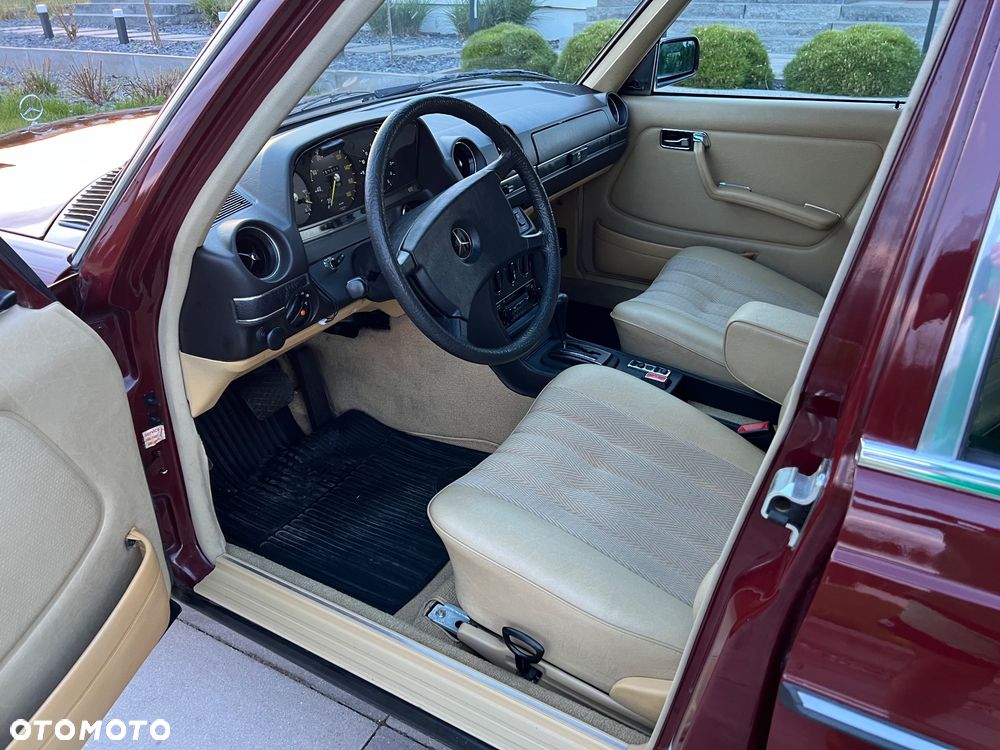 Mercedes-Benz W123 - 22
