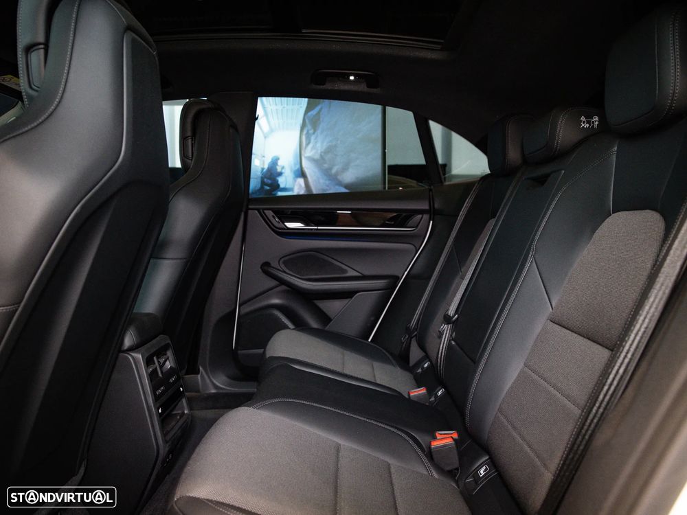 Porsche Macan Electric 4 - 26
