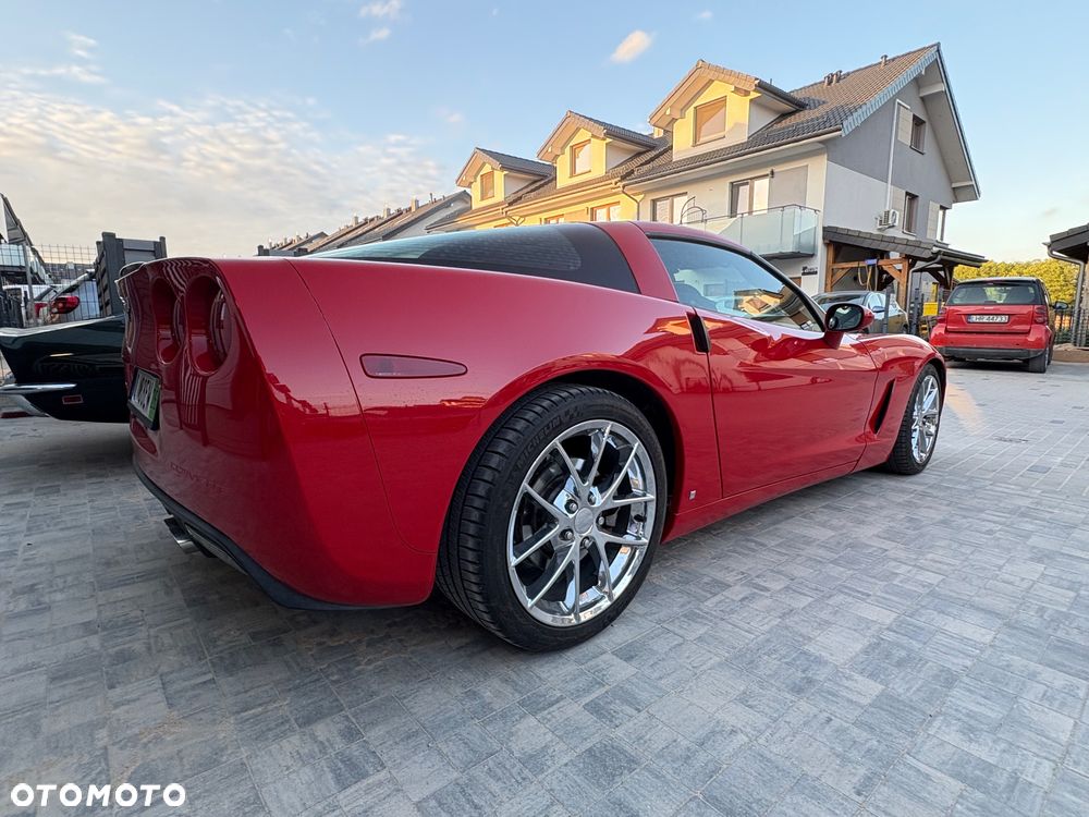 Chevrolet Corvette - 12
