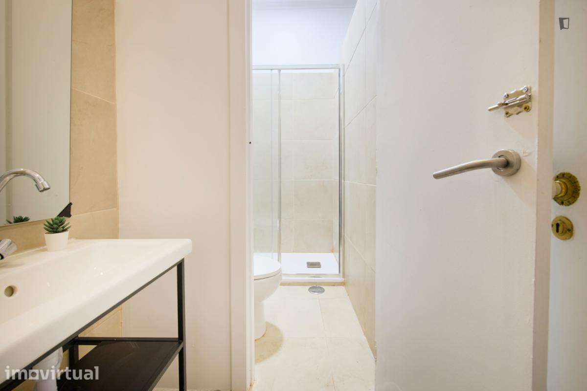 Quarto - localizado em Entrecampos Lisbon - Grande imagem: 4/51