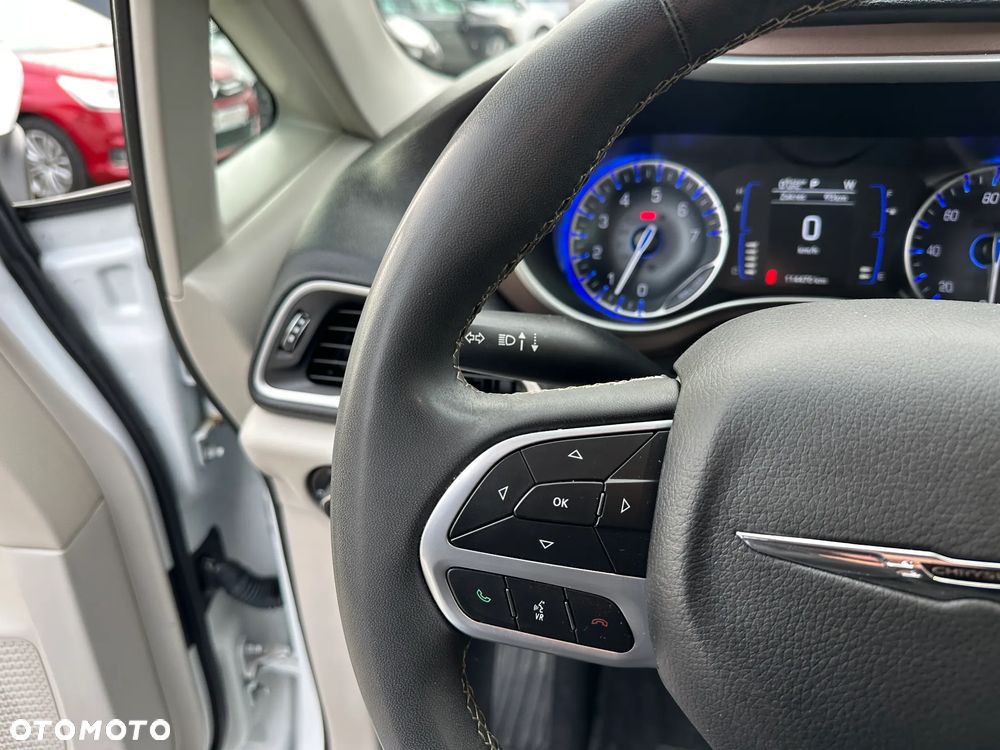 Chrysler Pacifica - 10