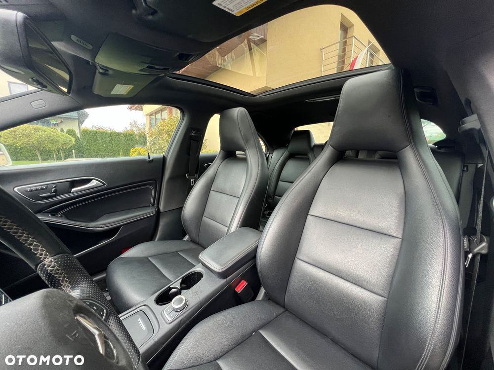 Mercedes-Benz CLA 250 4Matic 7G-DCT AMG Line - 10