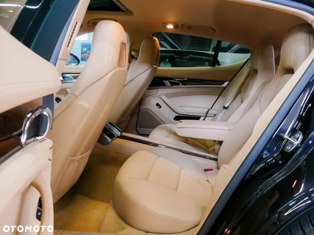 Porsche Panamera 4S PDK - 16