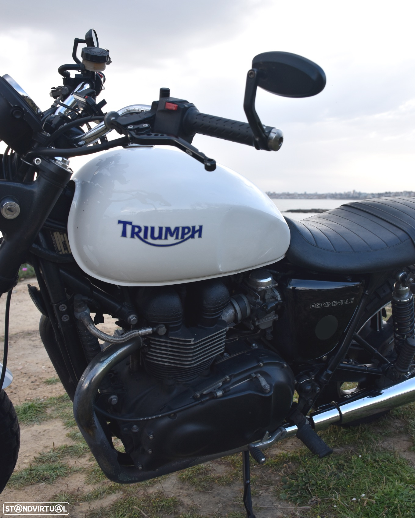 Triumph Bonneville SE - 9