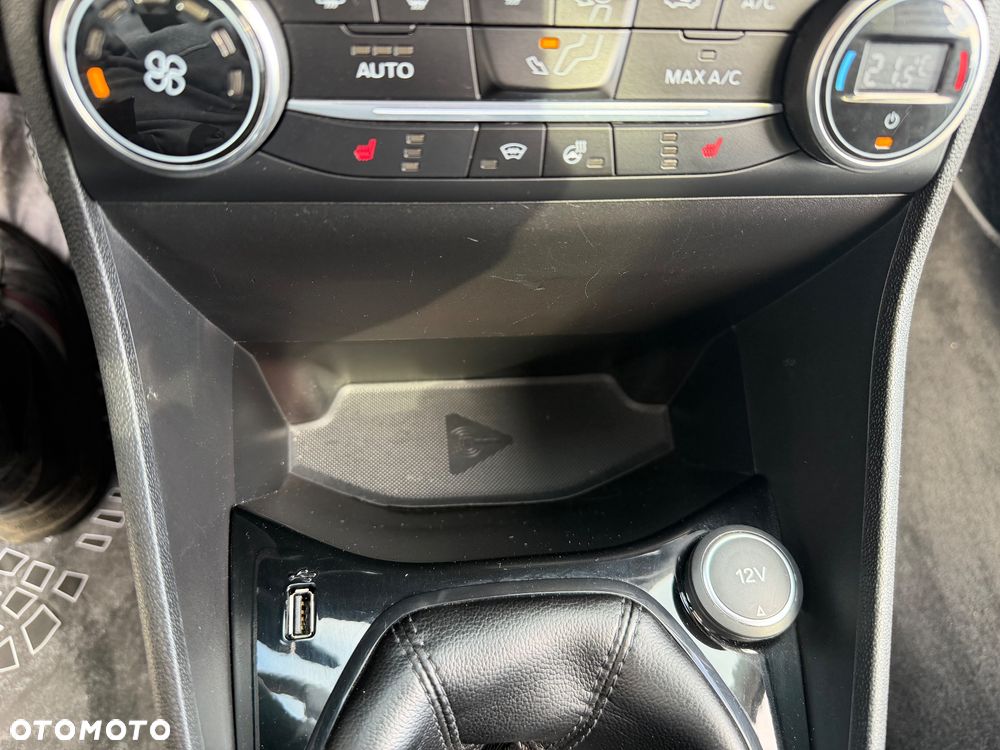 Ford Fiesta 1.0 EcoBoost S&S TITANIUM - 10