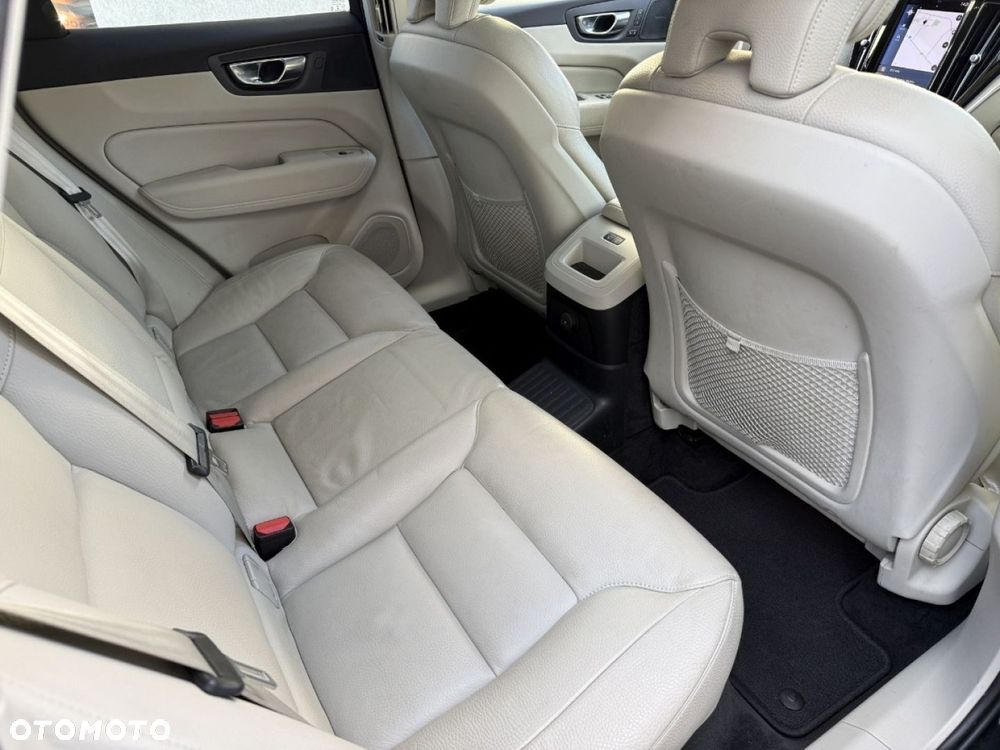 Volvo XC 60 T6 Plug-In Hybrid AWD Inscription - 32