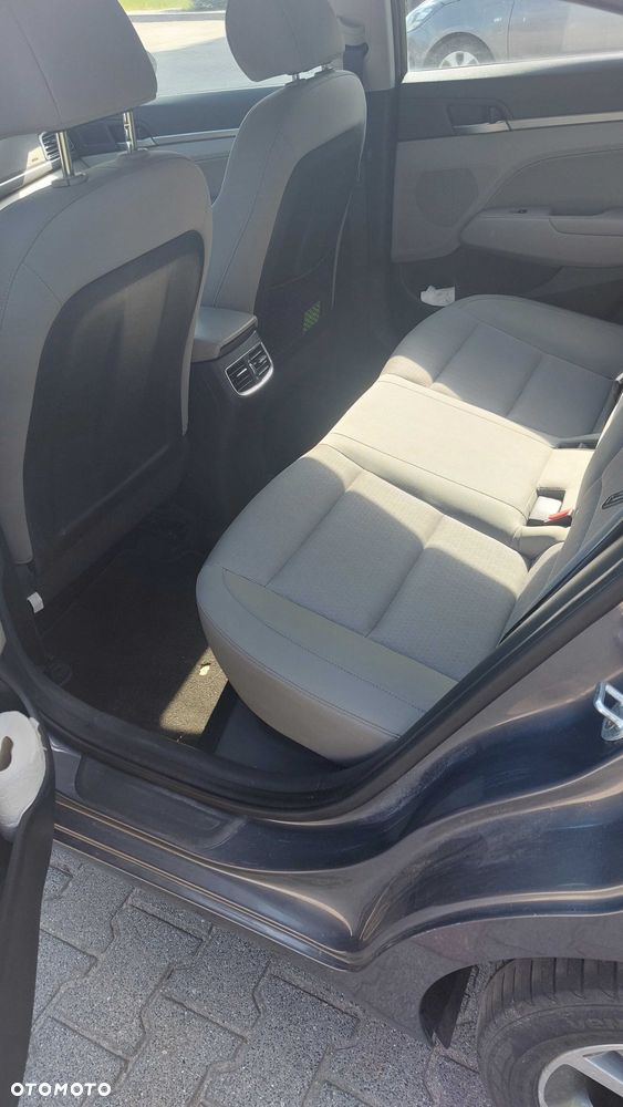Hyundai Elantra - 2