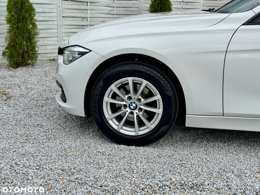 BMW Seria 3 318i - 22