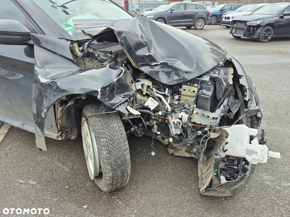 Peugeot 208 - 10