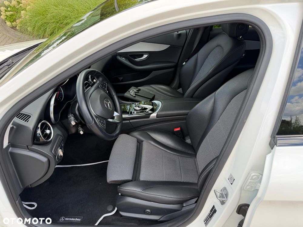 Mercedes-Benz Klasa C 200 7G-TRONIC Exclusive - 13