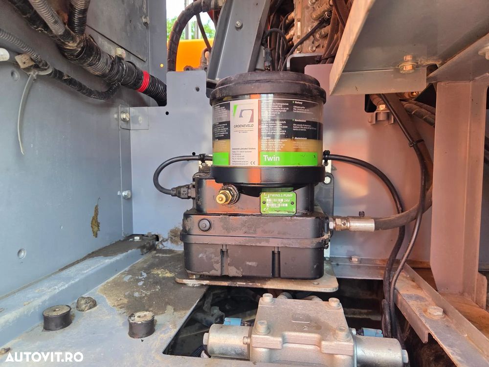 Hitachi BRATE LUNGI NOI la 18m, 2018, 9.033h, 3 pompe hidr HITACHI, masa operationala arpx 35t, senile LATE 90% ok, doar 1.200h deplasare, camera spate, Consum mediu 16l/h, REVIZII MOTOR SI HIDR EFECTUATE, posibilitate leasing, PROMOTIE 119.500 EUR+Tva - 15