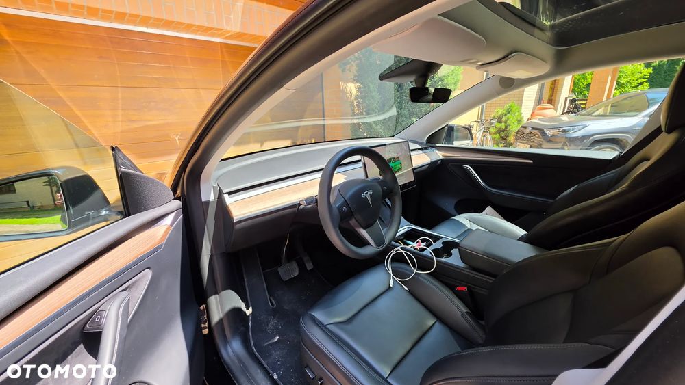 Tesla Model Y - 7