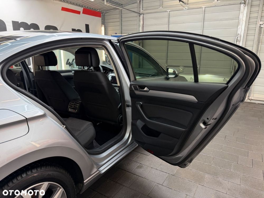 Volkswagen Passat - 38