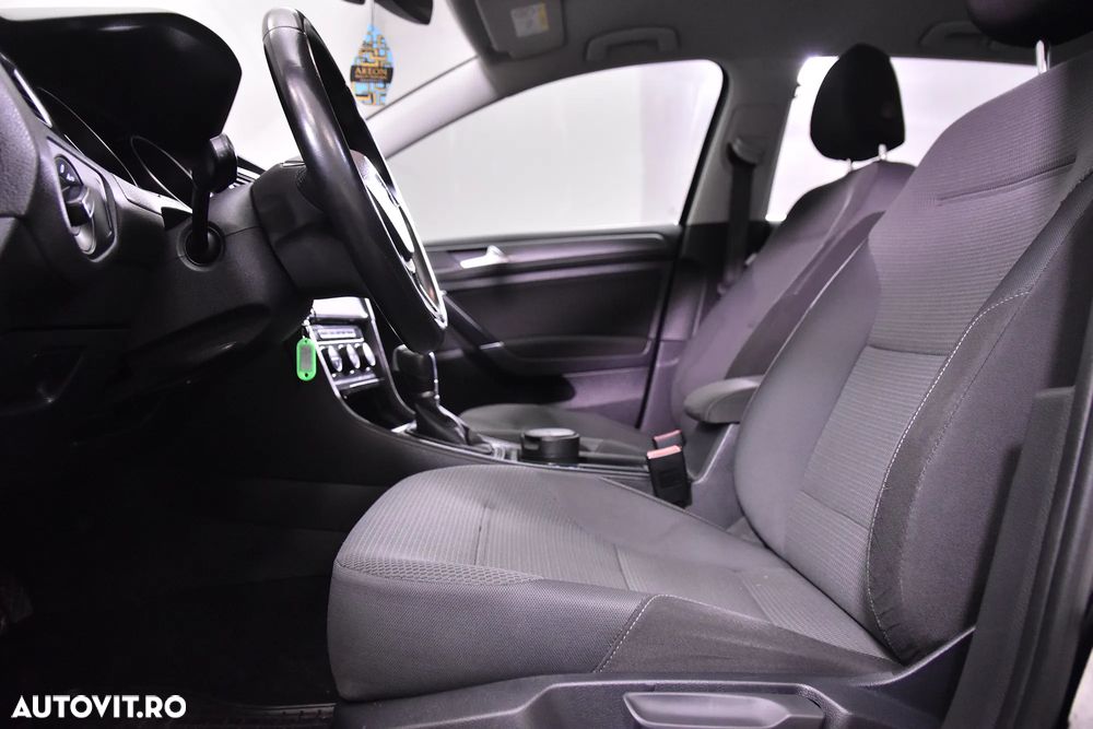 Volkswagen Golf - 21