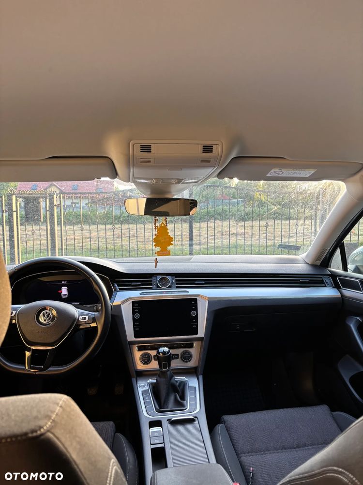 Volkswagen Passat 2.0 TDI SCR Comfortline - 5