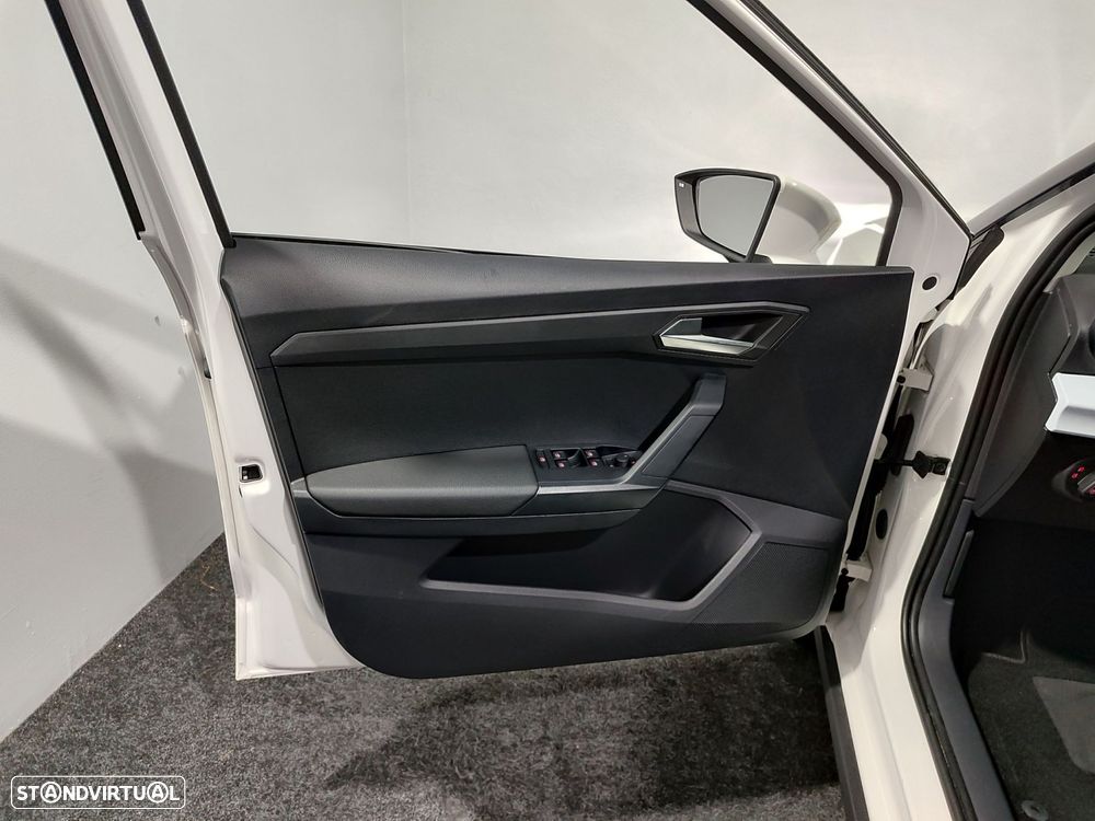 SEAT Arona 1.0 TSI Wave Plus DSG - 36