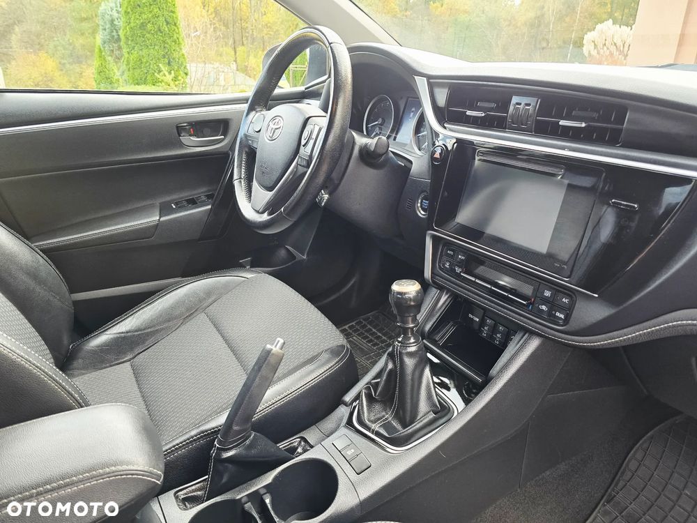 Toyota Corolla 1.6 Prestige EU6 - 18