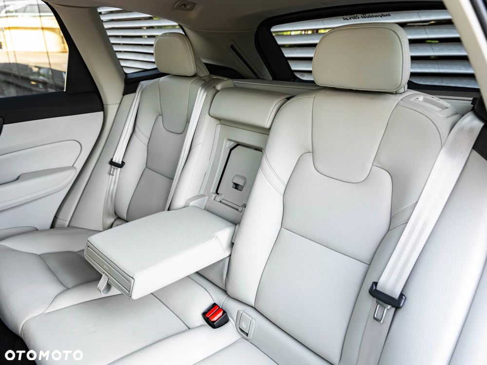 Volvo XC 60 B4 D AWD Ultimate Bright - 28
