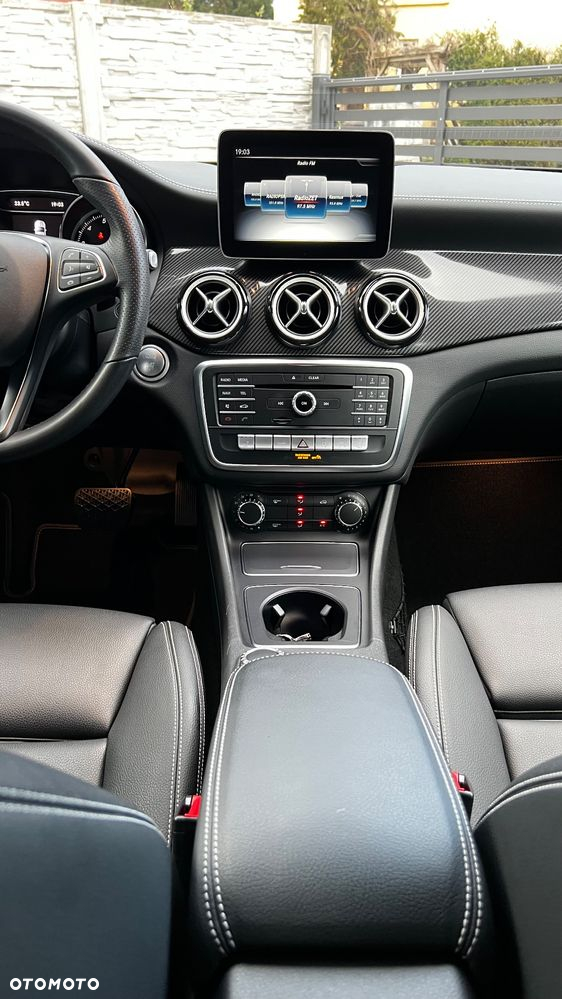 Mercedes-Benz GLA 200 7G-DCT AMG Line - 23