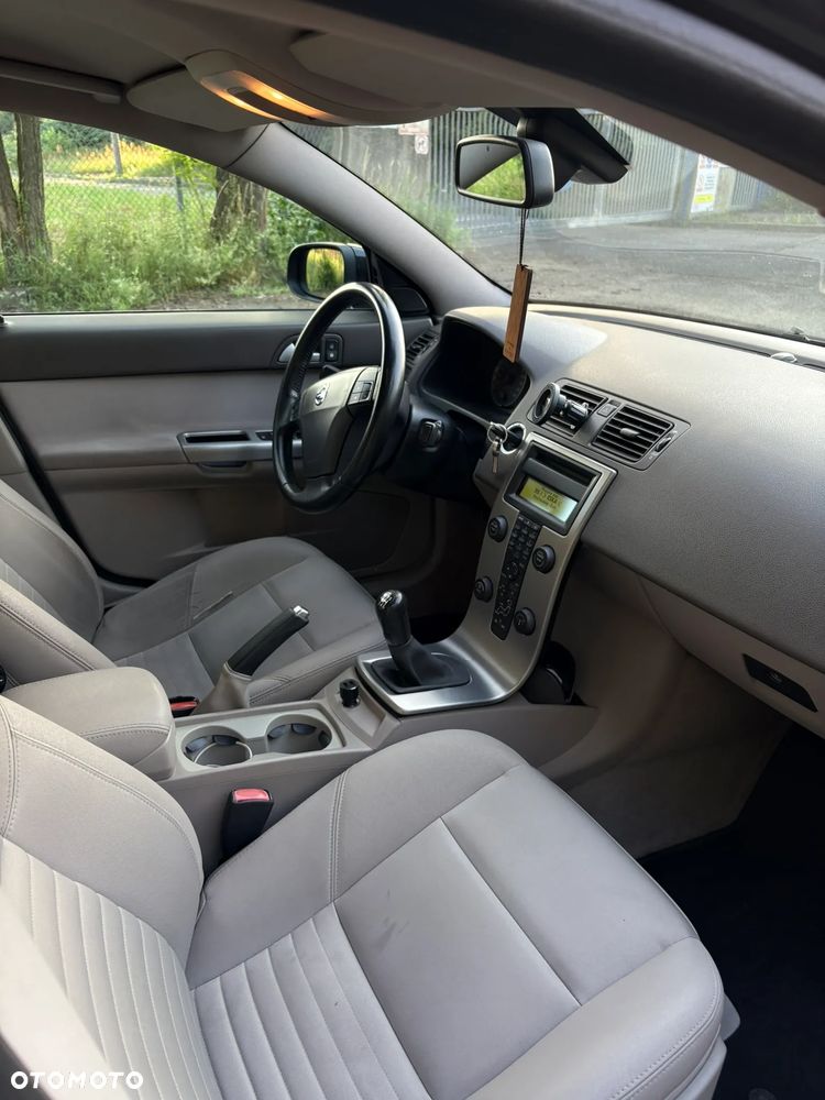 Volvo S40 2.0D Momentum - 9