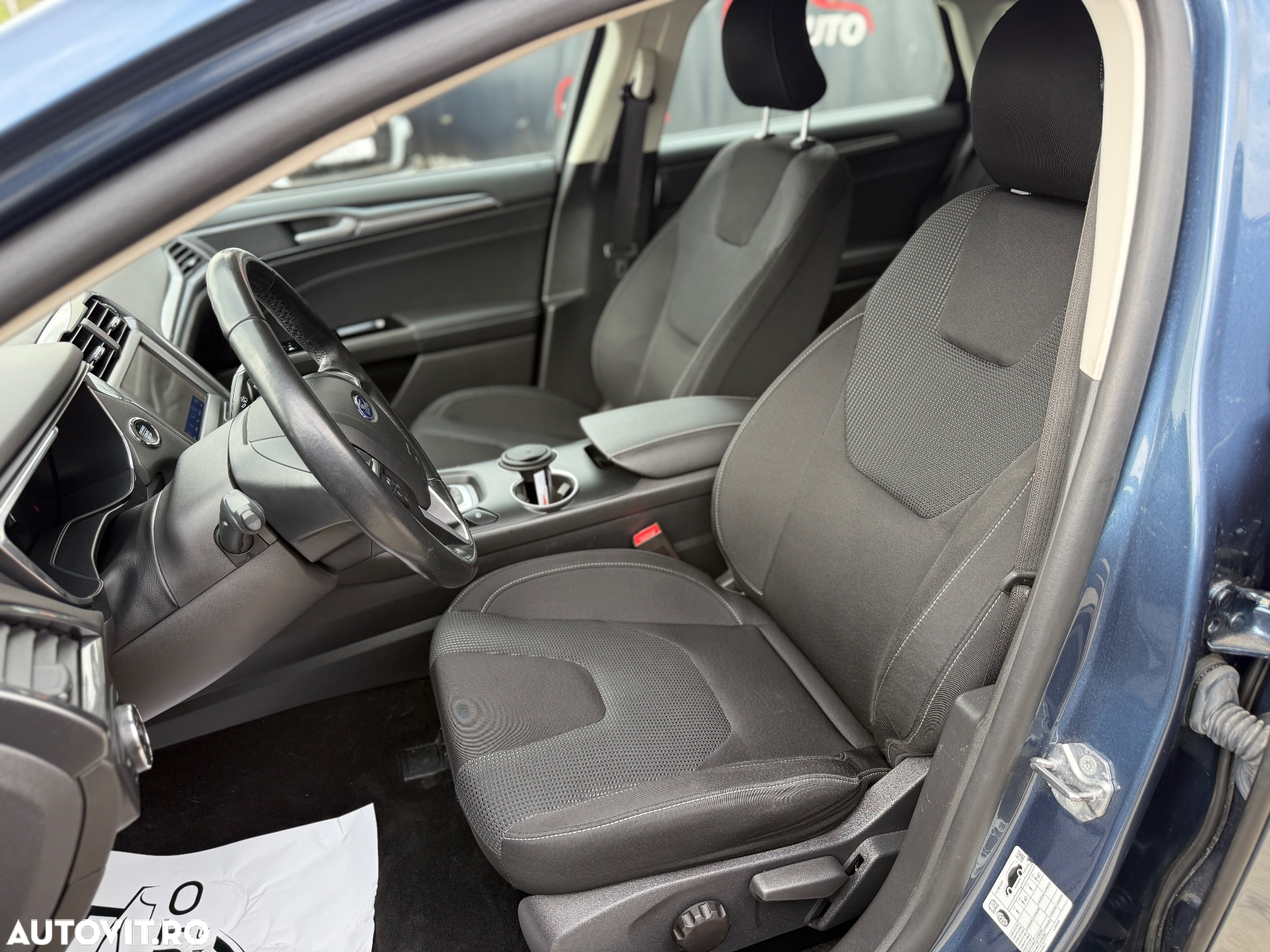 Ford Mondeo 2.0 HEV Titanium - 13