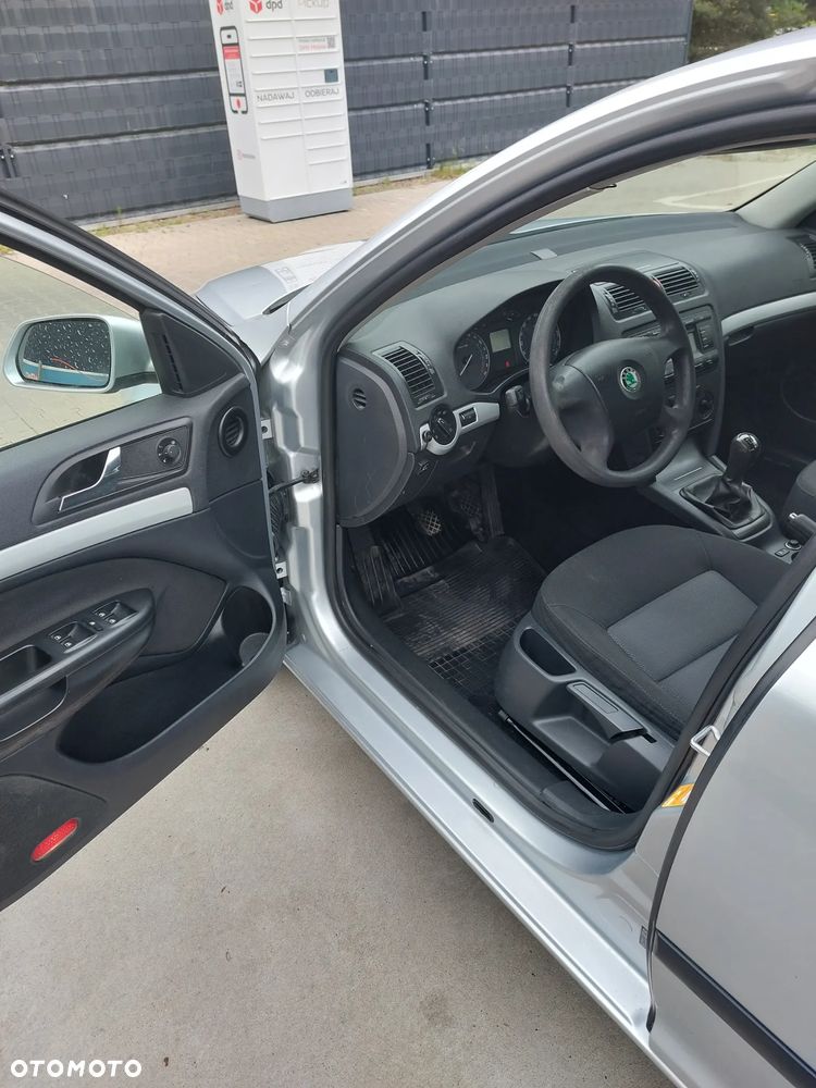 Skoda Octavia 1.6 Ambiente - 5