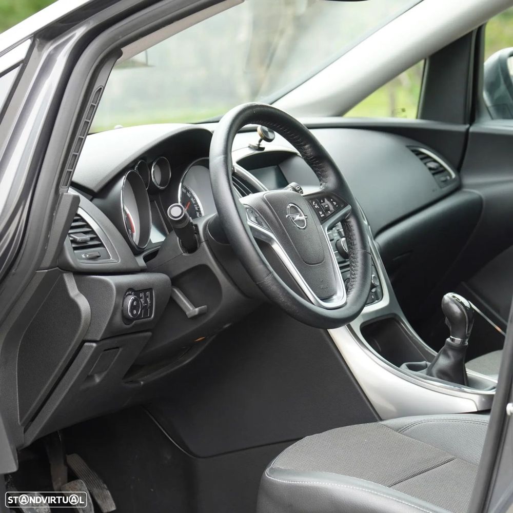 Opel Astra Caravan - 8