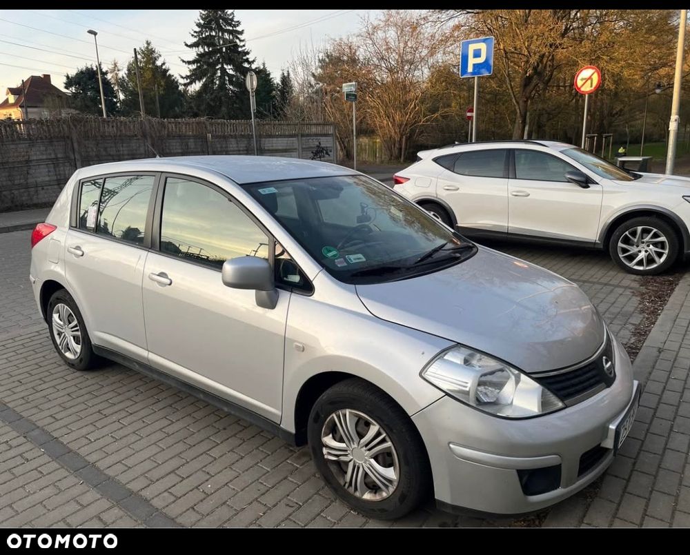 Nissan Tiida - 1