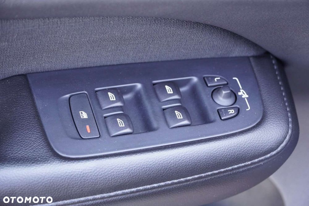 Volvo V60 D4 Geartronic Momentum Pro - 25