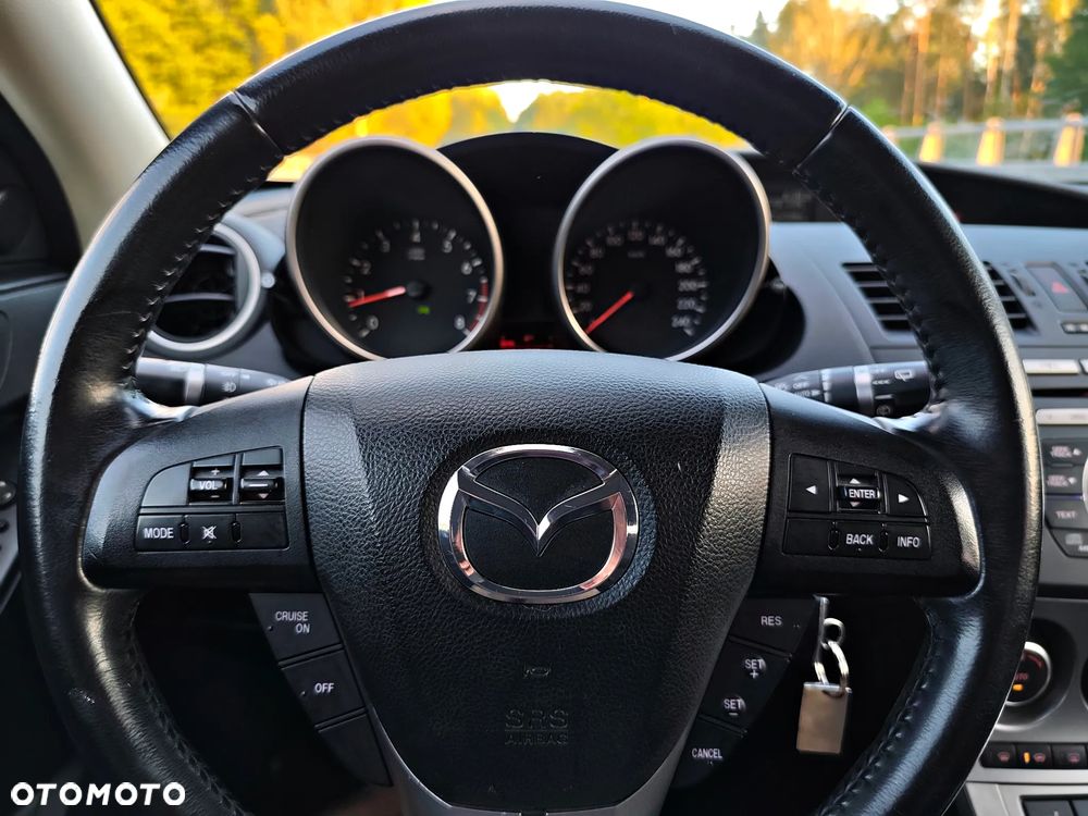 Mazda 3 1.6 Exclusive + - 19
