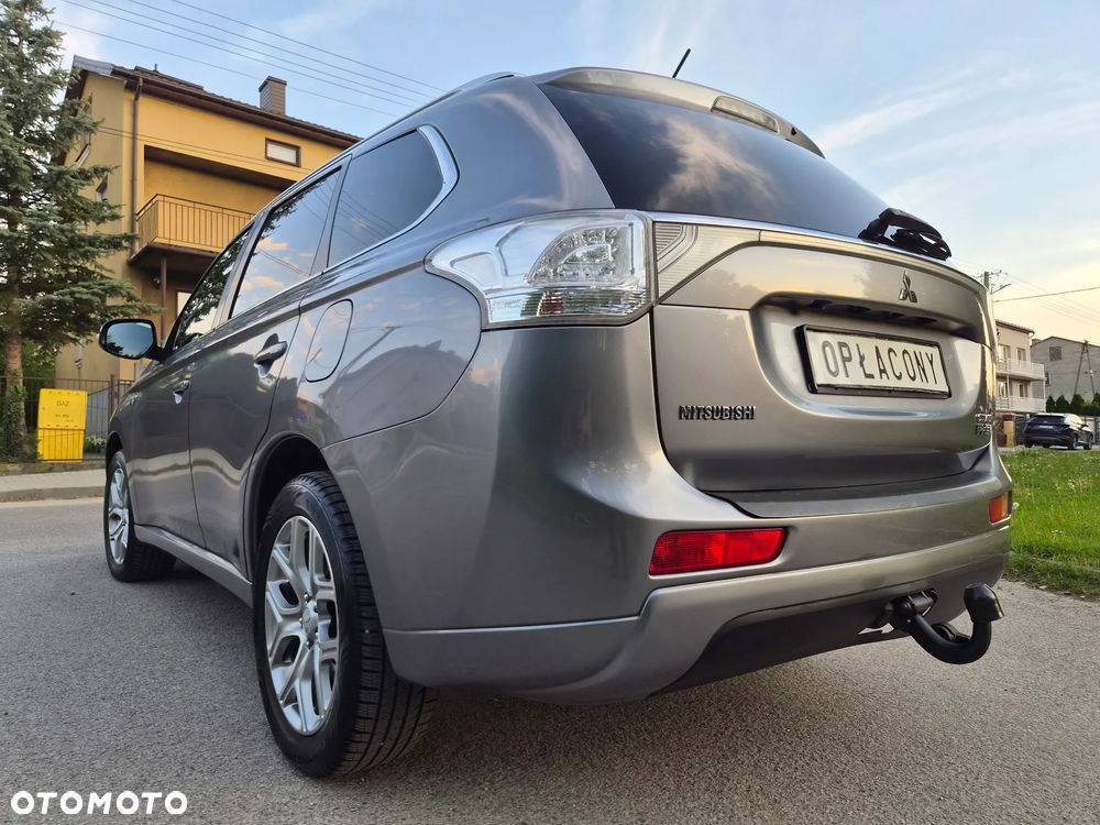 Mitsubishi Outlander - 2