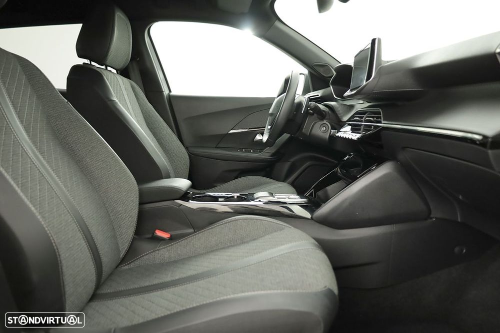 Peugeot 2008 1.2 PureTech Allure EAT8 - 21