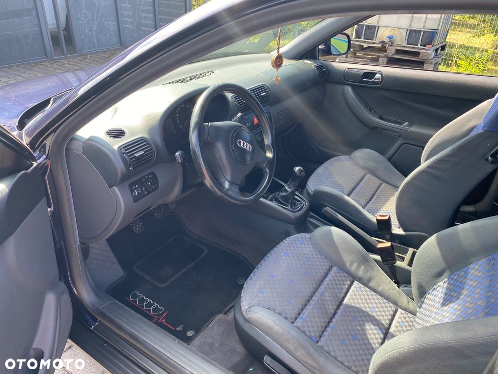 Audi A3 3-drzwiowe 1.6 Ambiente - 16