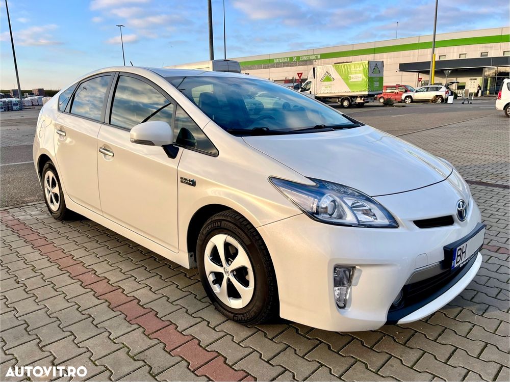 Toyota Prius Plug-in (Hybrid) Life - 1