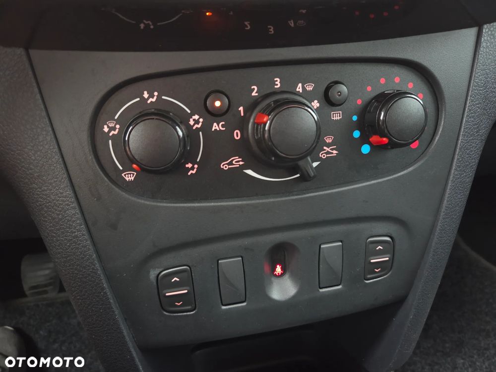 Dacia Sandero TCe 90 Celebration - 27