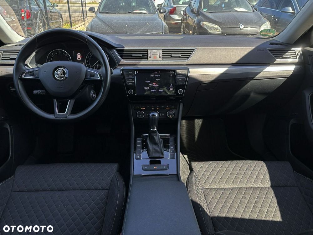 Skoda Superb 2.0 TDI Sportline DSG - 30