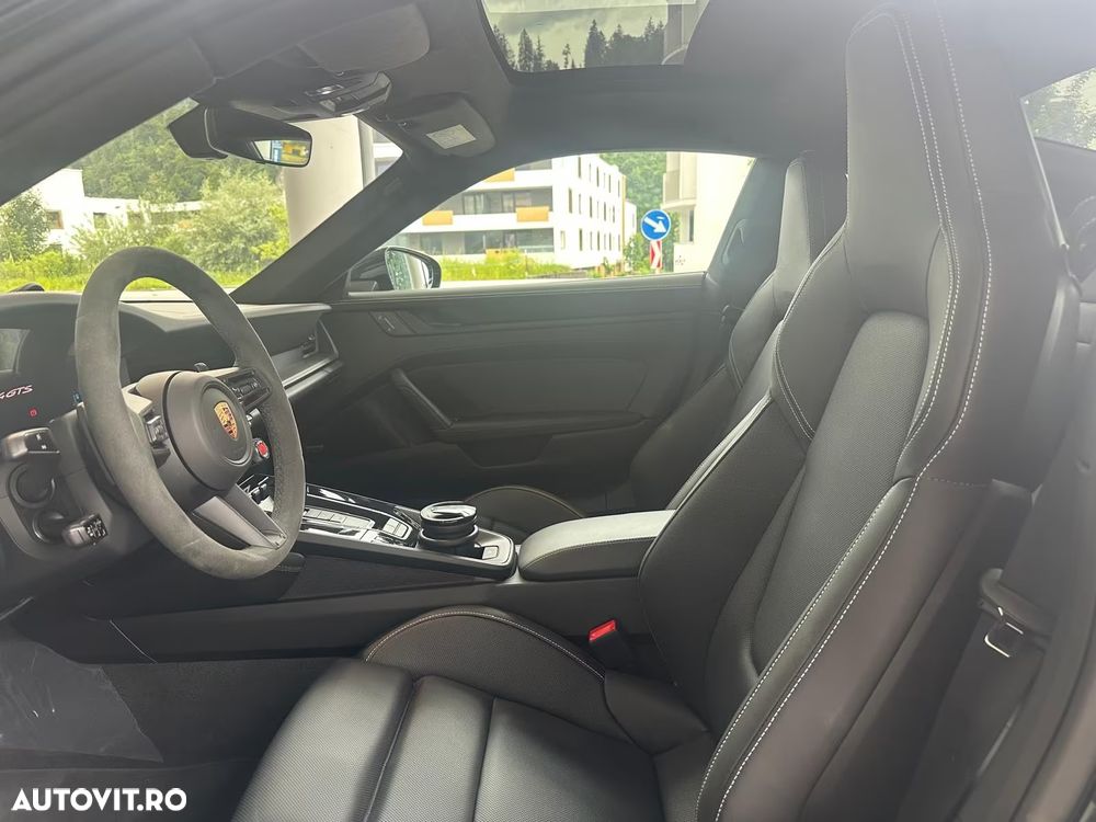 Porsche 911 Carrera 4 GTS PDK - 13