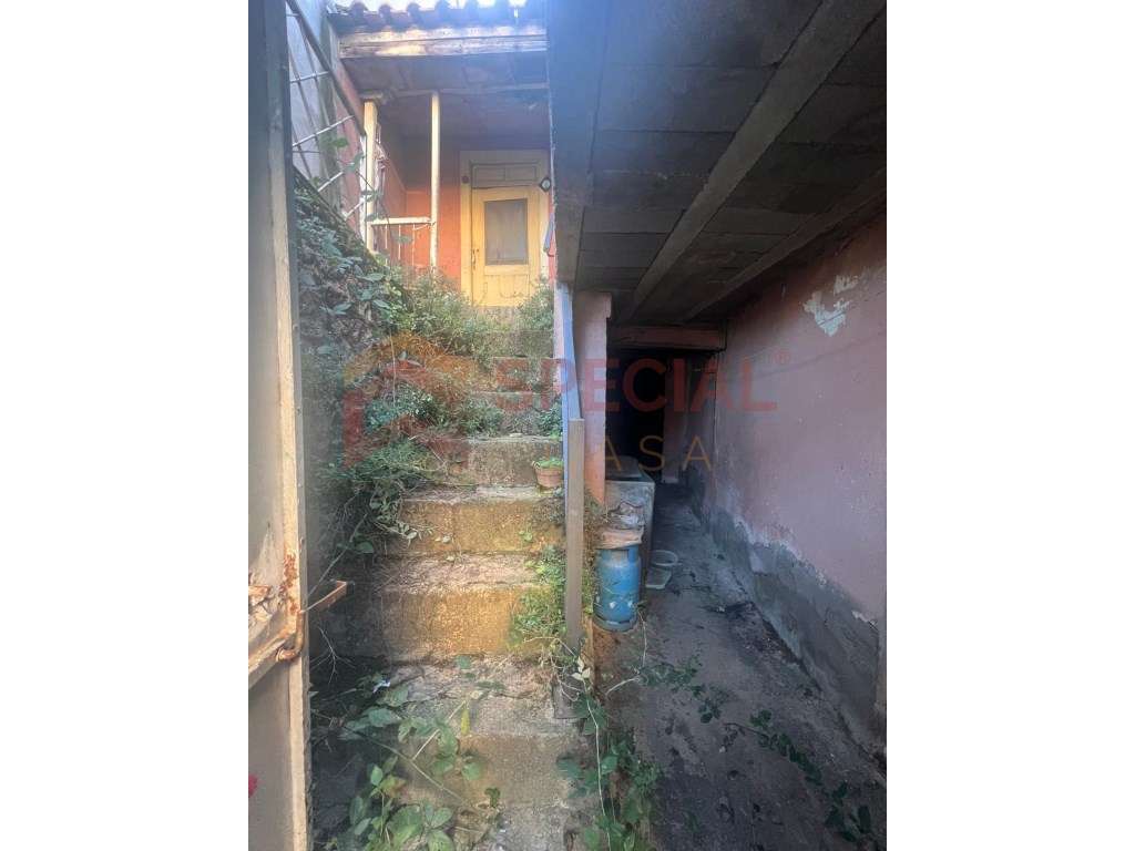 Moradia T4 para Recuperar - Grande imagem: 2/5