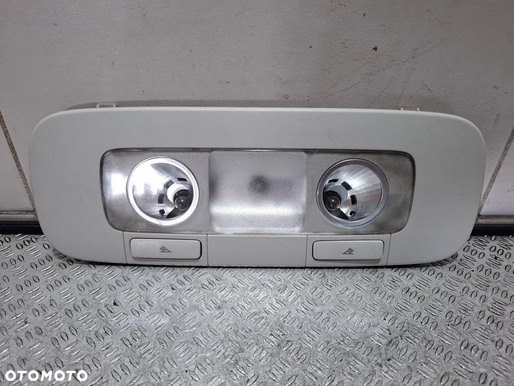 Lampka oświetlenia wnętrza Volkswagen Passat b6 2009 rok nr 5C0947291D - 1