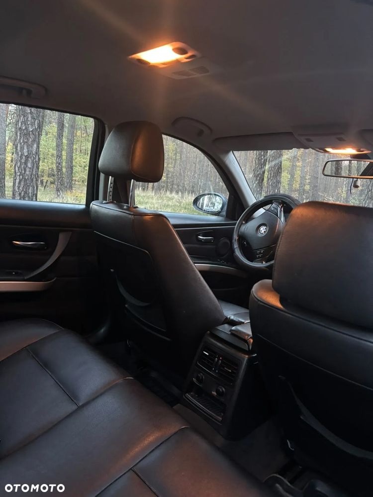 BMW Seria 3 318d - 14