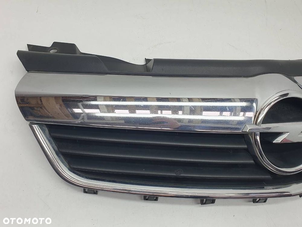 ATRAPA GRILL ZDERZAKA OPEL ZAFIRA B 13157590 - 2