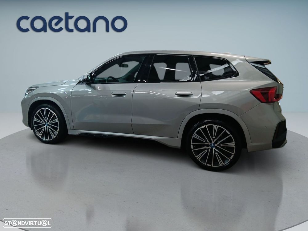 BMW iX1 eDrive20 Pack Desportivo M - 5