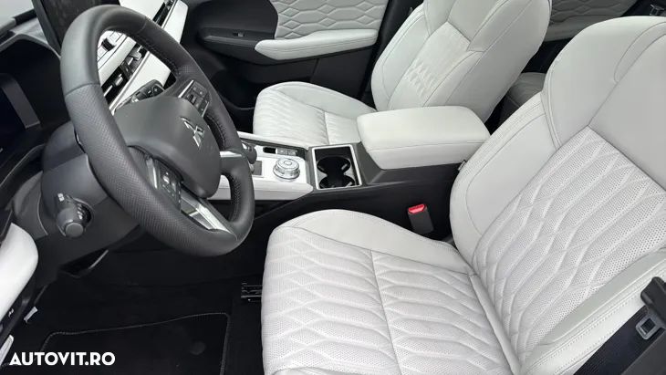 Mitsubishi Outlander - 18