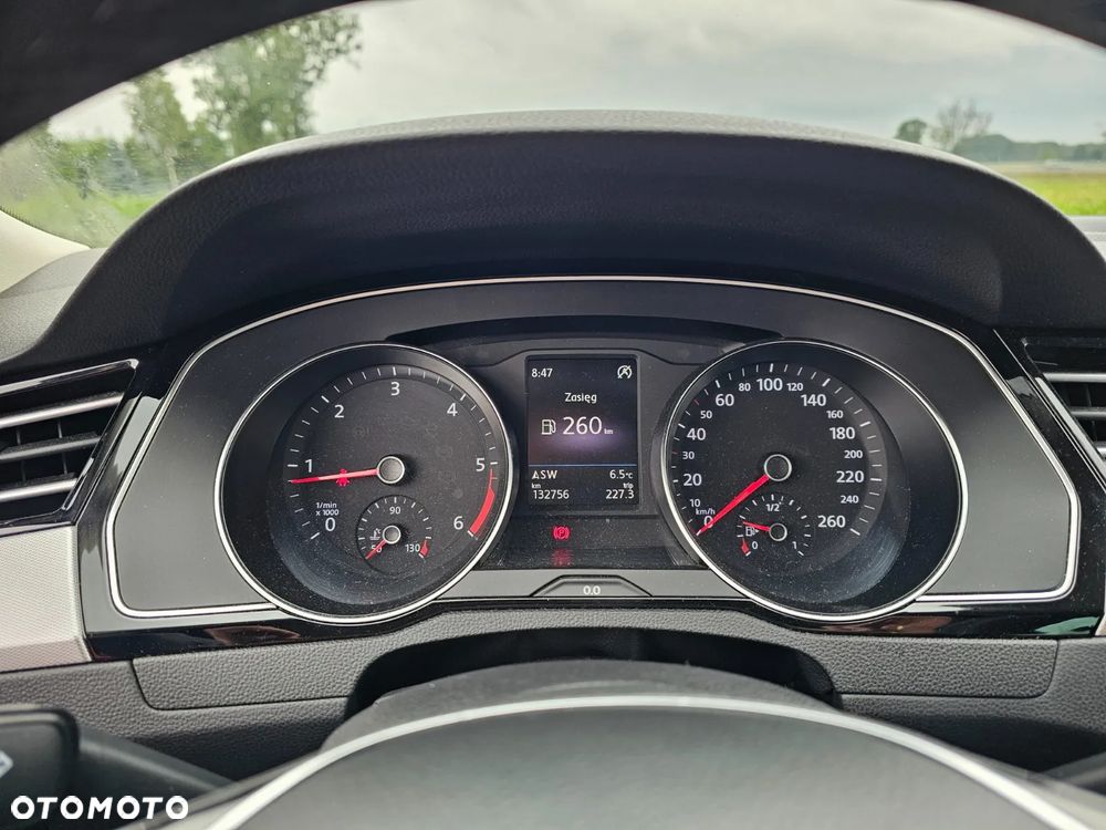 Volkswagen Passat - 12